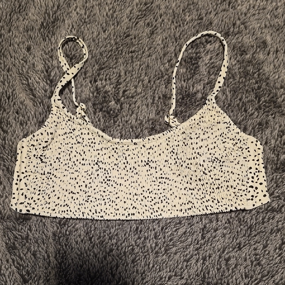 Xhilaration Black and White Swim Top L